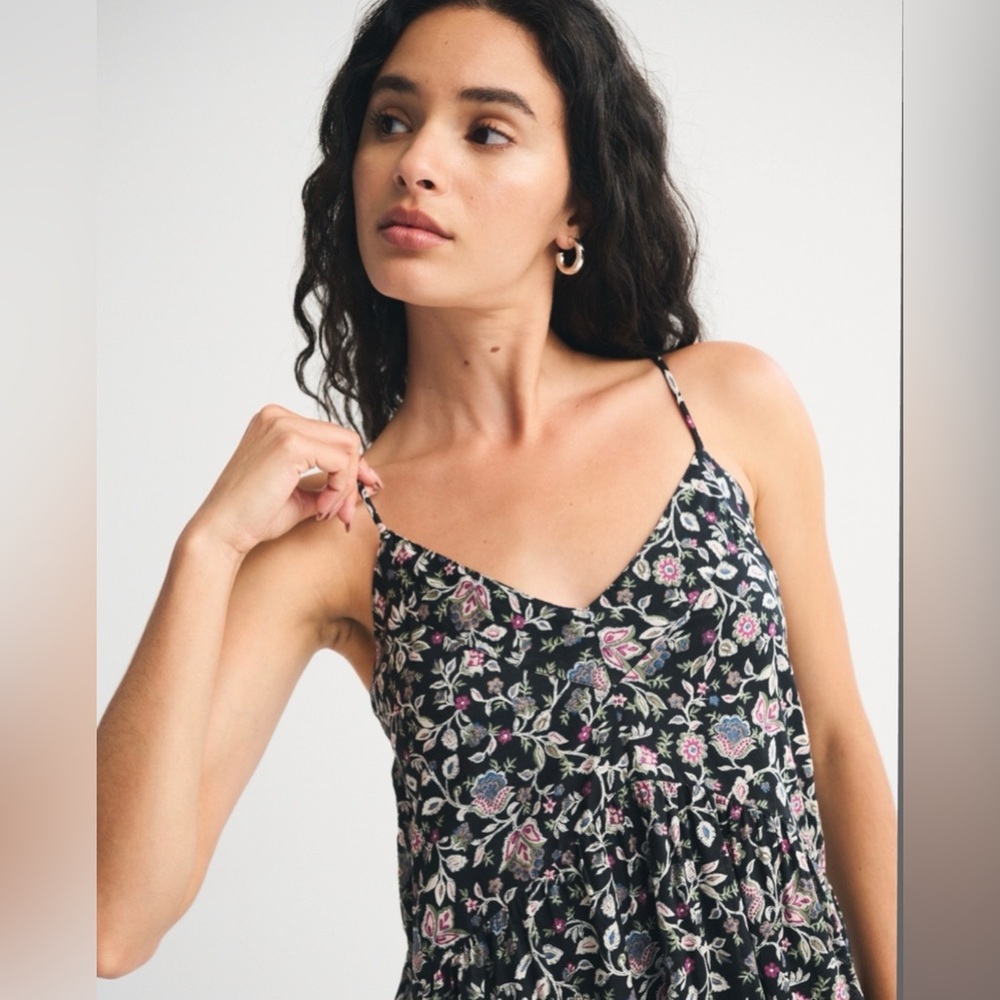 Abercrombie & Fitch V- Neck Flowy Maxi Dress - NWT - Picture 3 of 14